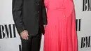 Pink dan Hart terkenal sebagai pasangan yang sering berpisah kemudian kembali bersama lagi. Namun  sejak tahun 2010, keduanya memantapkan hati untuk bersama dan kemudian dikaruniai anak pertama, Willow. (AFP/Bintang.com)