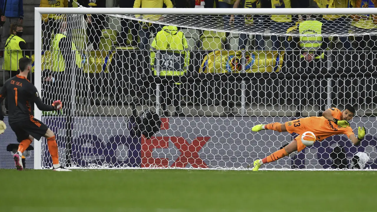 FOTO: Penalti De Gea Gagal, Villarreal Juara Liga Europa 2020/2021 usai Tundukkan Manchester United 12-11 - David De Gea; Geronimo Rulli