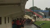 Hujan Deras Ganggu Latihan Terakhir Persija di Manahan