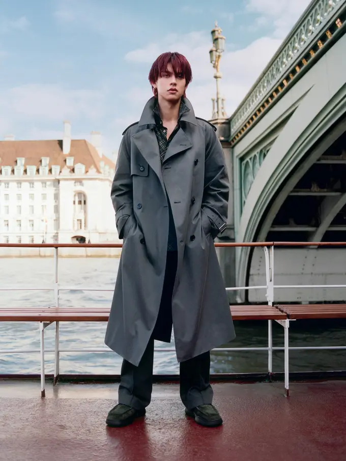 Bright Vachirawit Menemukan Rumah Kedua di London Bersama Burberry