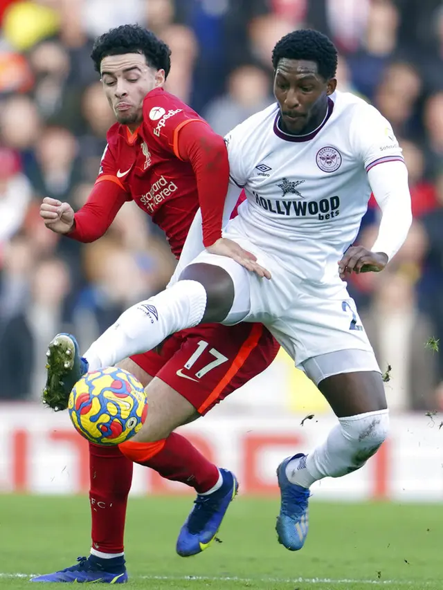 FOTO: Liverpool Salip Chelsea Usai Bantai Brentford 3-0