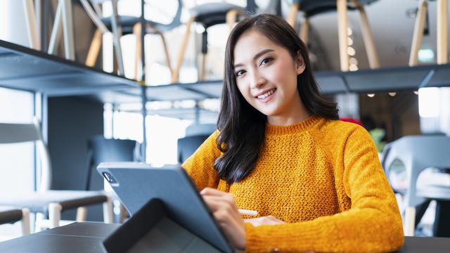 elegan bekerja bahagia mandiri