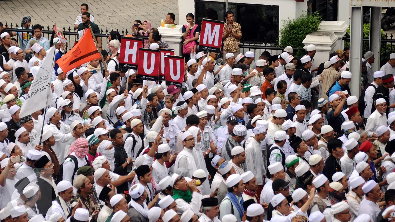 20161014-Ratusan-Ribu-Umat-Muslim-Tuntut-Ahok-Mundur-HEL
