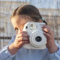 Ilustrasi foto kamera instan (Foto: WH_Pics / Shutterstock.com)