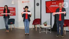 Presiden Direktur Bank OCBC NISP Parwati Surjaudaja (tengah), Direktur Ka Jit (kanan) dan Puteri Indonesia 2008 Zivanna Letisha (kiri) saat peluncuran Gerakan #MelajuJauh di Jakarta, Selasa (27/10/2020). (Liputan6.com/Fery Pradolo)
