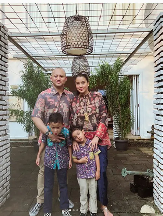 Oliv artis yang juga atlet itu menambahkan, bahwa keponakannya tersebut telah menjalani operasi beberapa tahun lalu.(Instagram/marcella.zalianty)