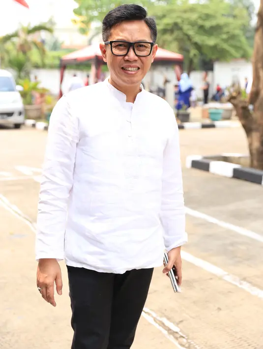 Pemilik nama Eko Hendro Purnomo kelahiran Nganjuk, Jawa Timur 46 tahun silam bersyukur lantaran masih bisa menyisihkan penghasilannya untuk berbagi dengan sesama. (Adrian Putra/Bintang.com)