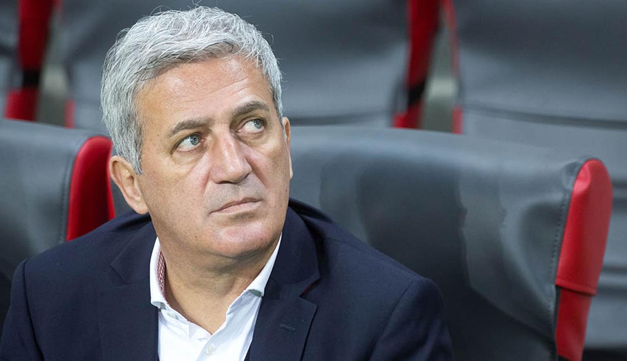 10. Vladimir Petkovic (Swiss), pria asal Sarajevo ini menggantikan posisi Ottmar Hitzfeld pada tahun 2014. Dirinya memperoleh penghasilan sebesar 62.500 euro per bulan atau setara dengan 925 juta rupiah. (AFP/Vladimir Simicek) 