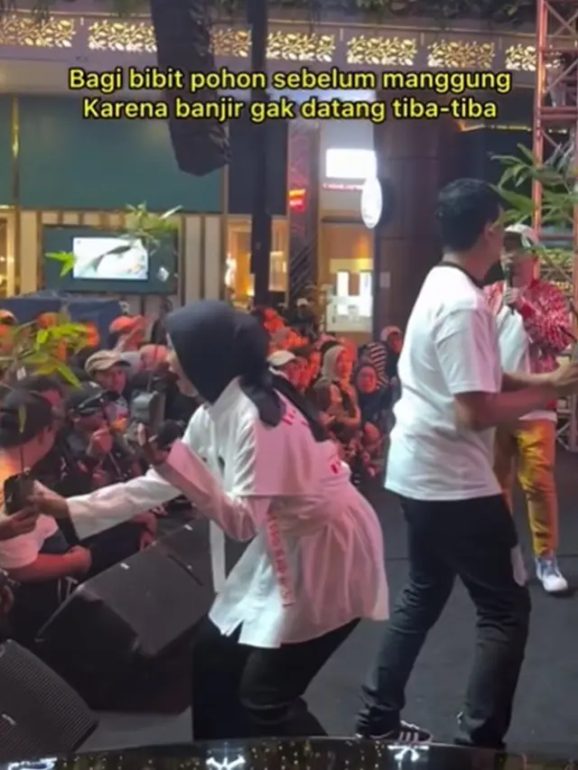 6 Potret Tantri dan Arda Bagi-bagi Bibit Pohon di Konser Amal untuk Sumatera