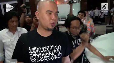 Ahmad Dhani, rabu malam selesai menjalani pemeriksaan sebagai saksi kasus dugaan penipuan dan penggelapan Proyek Villa di kota Batu oleh penyidik Polda Jawa Timur.