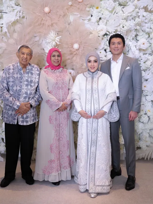 Tasyakuran 7 Bulan, Syahrini Pamer Tas Hermes Rp3,8 Miliar hingga Dihadiri Quraish Shihab