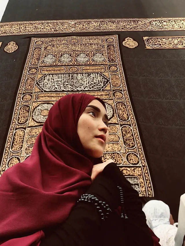 7 Potret Ayu Ting Ting saat Pakai Hijab, Bikin Pangling Netizen