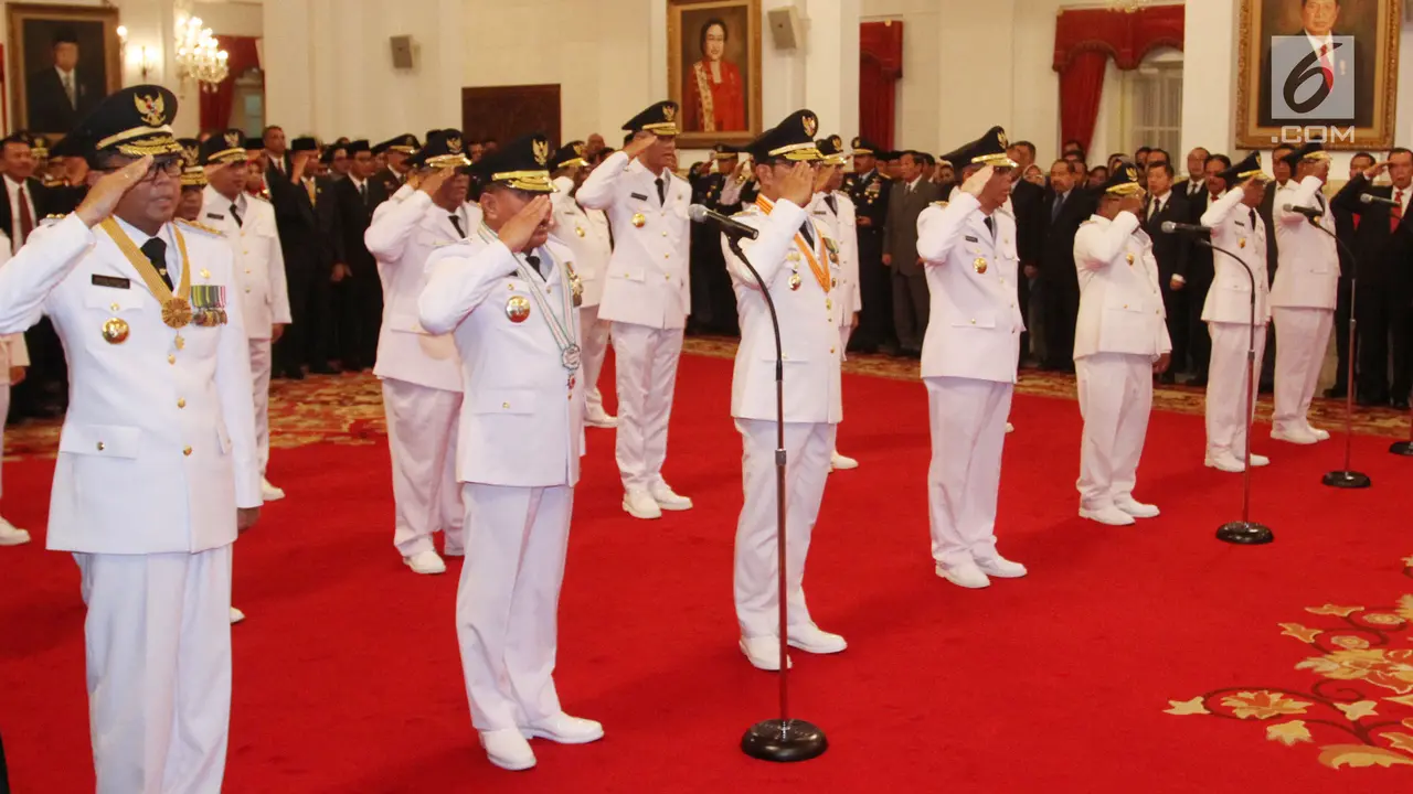 Jokowi Lantik 9 Gubernur dan Wakil Gubernur di Istana Negara