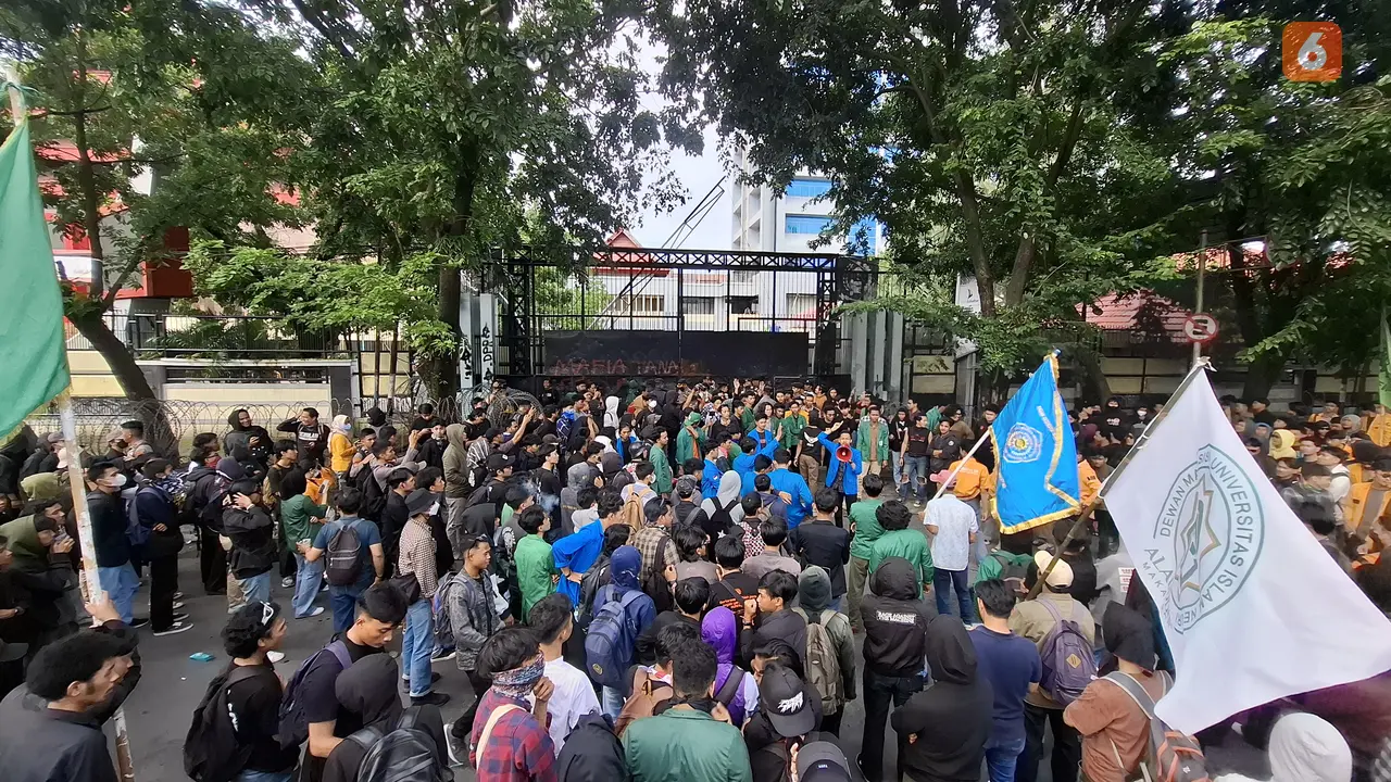 BEM se-Makassar demo di DPRD Sulsel (Liputan6.com/Fauzan)