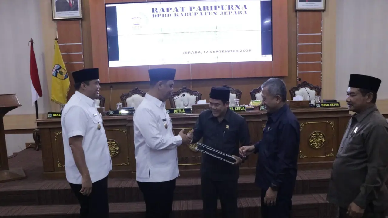 DPRD Kabupaten Jepara menggelar rapat paripurna perdana di Gedung Shima, kompleks Sekretariat Daerah (Setda) Jepara, Jumat (12/9/2025).