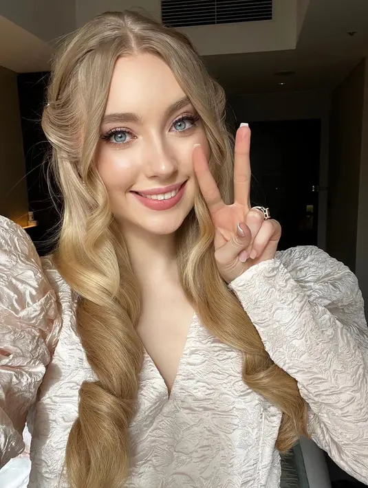 <p>Pada gelaran Miss International 2022 yang berlangsung di Tokyo, Jasmin keluar sebagai pemenang. Jasmin Selberg merupakan pemenang Miss International yang ke 60. Foto: Instagram.</p>