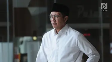 Ekspresi Menteri Agama (Menag) Lukman Hakim Saifuddin (Kemeja Putih) berjalan keluar usai menjalani pemeriksaan di Gedung KPK, Jakarta, Kamis(23/5/2019). Lukman Hakim Saifuddin diperiksa sebagai saksi untuk tersangka Anggota DPR RI nonkatif Muhammad Romahurmuziy. (merdeka.com/Dwi Narwoko)