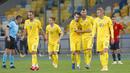 Para pemain Ukraina merayakan gol yang dicetak oleh Viktor Tsigankov ke gawang Spanyol pada laga UEFA Nations League di Stadion Olimpiyskiy, Rabu (14/10/2020). Ukraina menang dengan skor 1-0. (AP/Efrem Lukatsky)