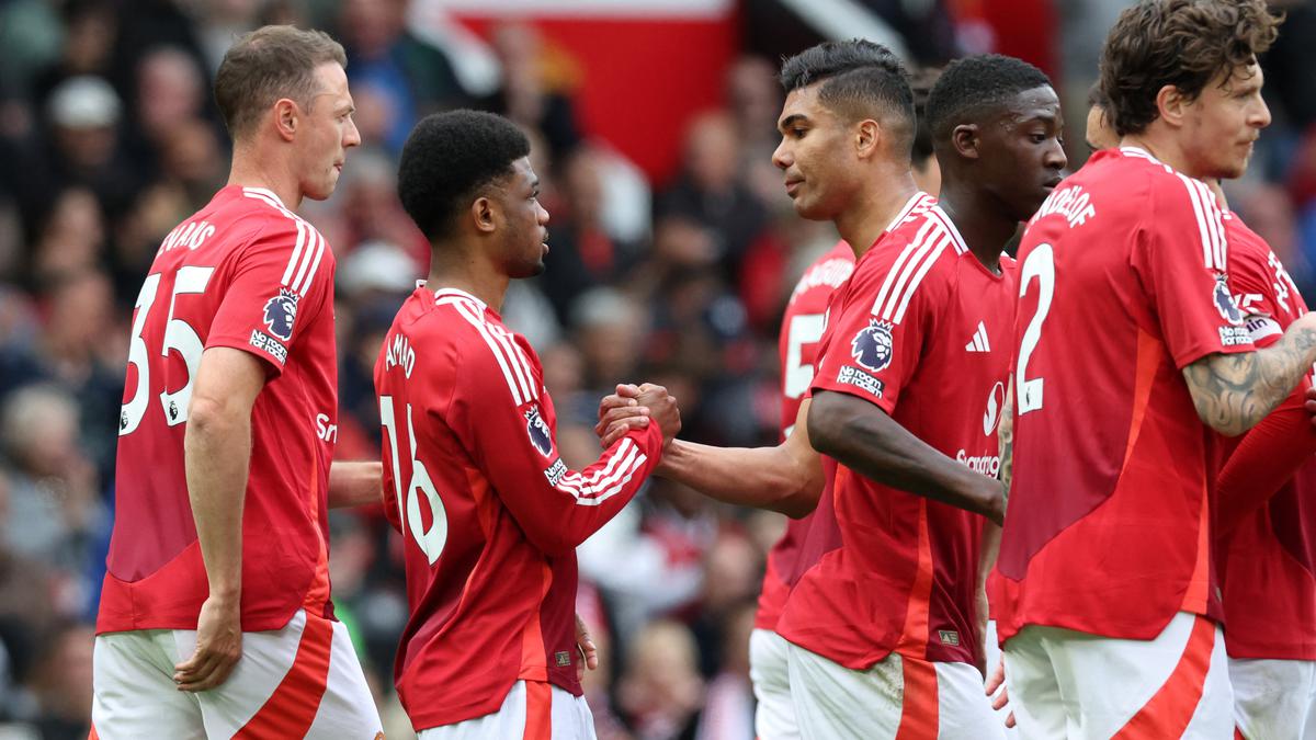Manchester United Taklukkan Aston Villa 2-0: Tontonan Spektakuler di Old Trafford!