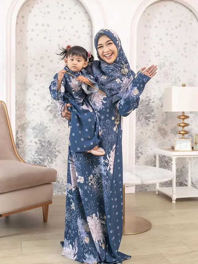 Ide Baju Lebaran yang Kompak Bersama Anak Perempuan