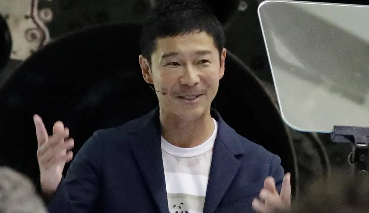 Miliarder Jepang Yusaku Maezawa dalam konferensi pers di Hawthorne, California, 17 September 2018. SpaceX, perusahaan transportasi luar angkasa milik Elon Musk, mengumumkan Usaku Maezawa sebagai penumpang pertama penerbangan ke bulan. (AP/Chris Carlson)