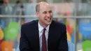 Gaya rambut baru Pangeran William saat mengunjungi para pasien anak-anak di Evelina London Children's Hospital, Kamis (18/1). Publik mungkin mencatat hal ini sebagai langkah besar Pangeran William soal gaya rambut. (AP Photo/Matt Dunham, Pool)