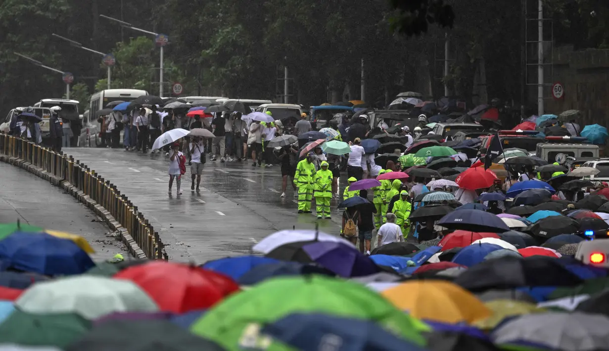 Diketahui sebelumnya, skandal proyek pengendali banjir ini telah mengguncang politik Filipina. (Jam STA ROSA/AFP)
