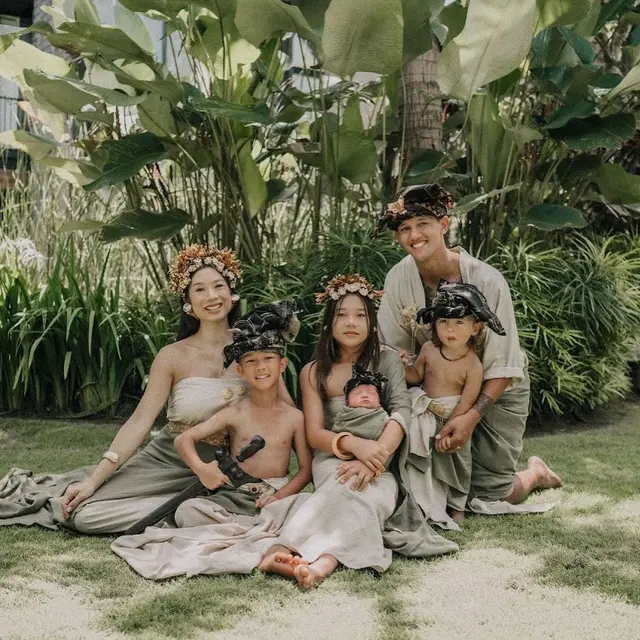 7 Potret Jennifer Bachdim Asuh 4 Anak Tanpa Baby Sitter Ini Curi Perhatian