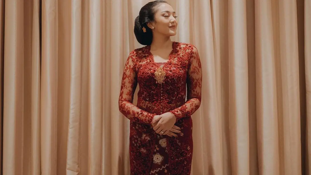 Kebaya Maroon Putri Tanjung