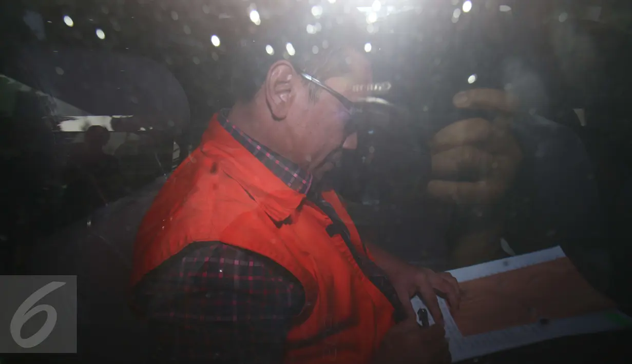 Kamaludin resmi ditahan KPK karena diduga terlibat sebagai perantara pada suap tersebut yang melibatkan Hakim Mahkamah Konstitusi, Patrialis Akbar, Jakarta, Kamis  (2/2). (Liputan6.com/Helmi Afandi)