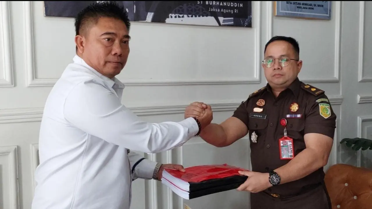 Penyerahan berkas perkara ke Kejaksaan Negeri (Kejari) Lampung Tengah