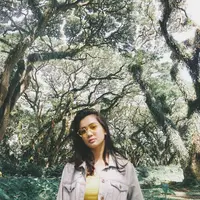 Dea Annisa, beberapa waktu lalu harus bersedih lantaran kehilangan barang berharganya berupa kamera yang bernilai ratusan juta rupiah. Benda tersebut hilang diduga berkaitan dengan jasa ekpedisi. (Instagram/deaaannisa)