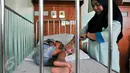 Perawat melakukan pemeriksaan kepada anak-anak pasien DBD di RSUD Depok, Selasa (9/2/2016). Pasien DBD di Rumah Sakit Umum Daerah (RSUD) Kota Depok terus meningkat sejak Desember 2015. (Liputan6.com/Yoppy Renato)