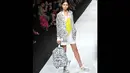 Selain busana, Monstore juga menampilkan tas dan sepatu pada fashion show-nya di hari pertama Jakarta Fashion Week 2015, Sabtu (1/11/2014). (Liputan6.com/Panji Diksana)