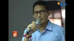 Sandiaga Uno menggelar lelang baju untuk disumbangkan bagi korban gempa dan tsunami di Sulawesi Tengah dan Lombok. Acara tersebut dihadiri ratusan emak-emak dan anak muda.
