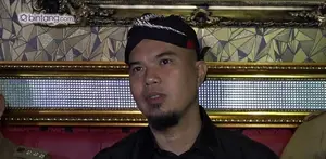 Ahmad Dhani merasa foto ciuman Al Ghazali dan Alyssa Daguise adalah hal yang wajar dilakukan anak seumurannya.