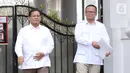 Ketua Umum Partai Gerindra Prabowo Subianto (kiri) didampingi Wakil Ketua Umum Partai Gerindra, Edhy Prabowo meninggalkan Kompleks Istana Kepresidenan di Jakarta, Senin (21/10/2019). Prabowo mengatakan, Presiden Jokowi meminta dirinya membantu di bidang pertahanan. (Liputan6.com/Angga Yuniar)