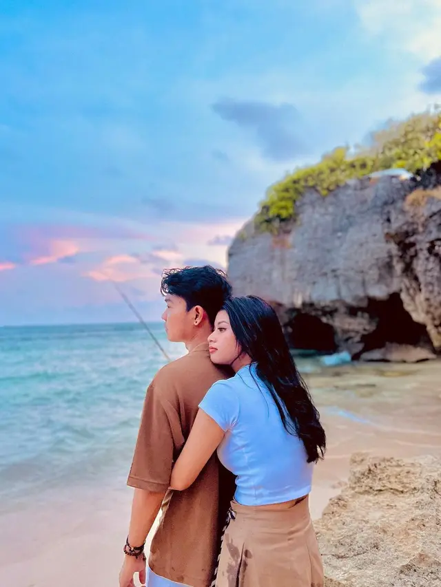 Tri Suaka dan Nabila Maharani Honeymoon