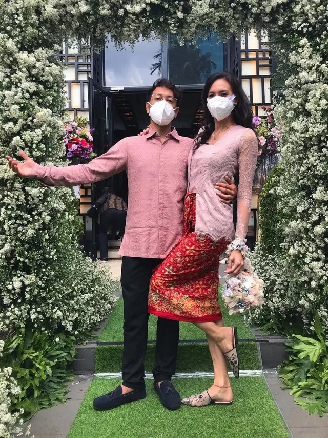 Kebaya Nadine Chandrawinata (Foto: Instagram @nadinelist)