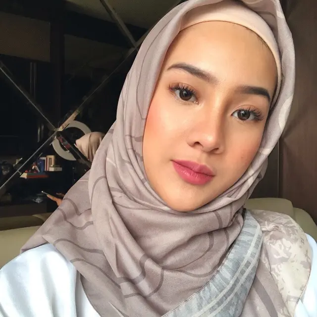 Potret Anya Geraldine Dalam Balutan Hijab (sumber: instagram/anyageraldine)