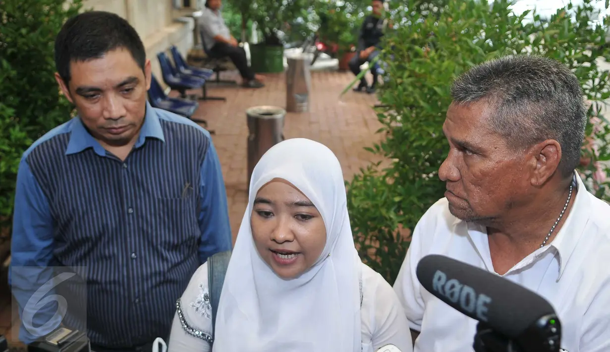 Yusri Isnaeni memberikan keterangan pers di Polda Metro Jaya, Jakarta, Selasa (5/1/2016). Yusri melaporkan Gubernur DKI Jakarta Basuki Thahja Purnama ke Polda Metro Jaya terkait kasus pencemaran nama baik kasus KJP. (Liputan6.com/Gempur M Surya)