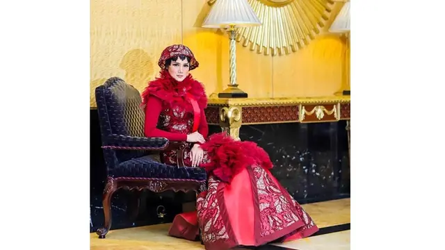 7 Gaya Mulan Jameela dengan Busana Nyentrik, Curi Perhatian