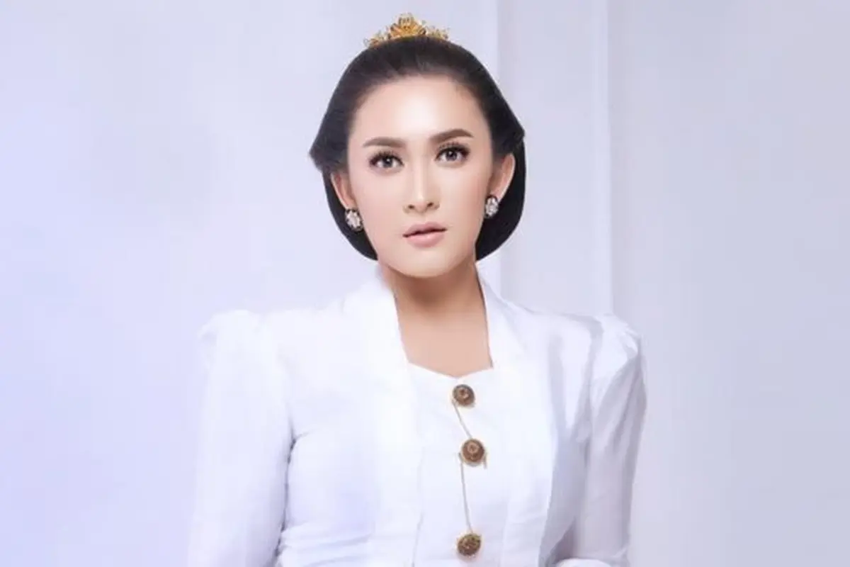 Model Kebaya Jawa Modern Ala Nafa Urbach. (instagram/nafaurbach)