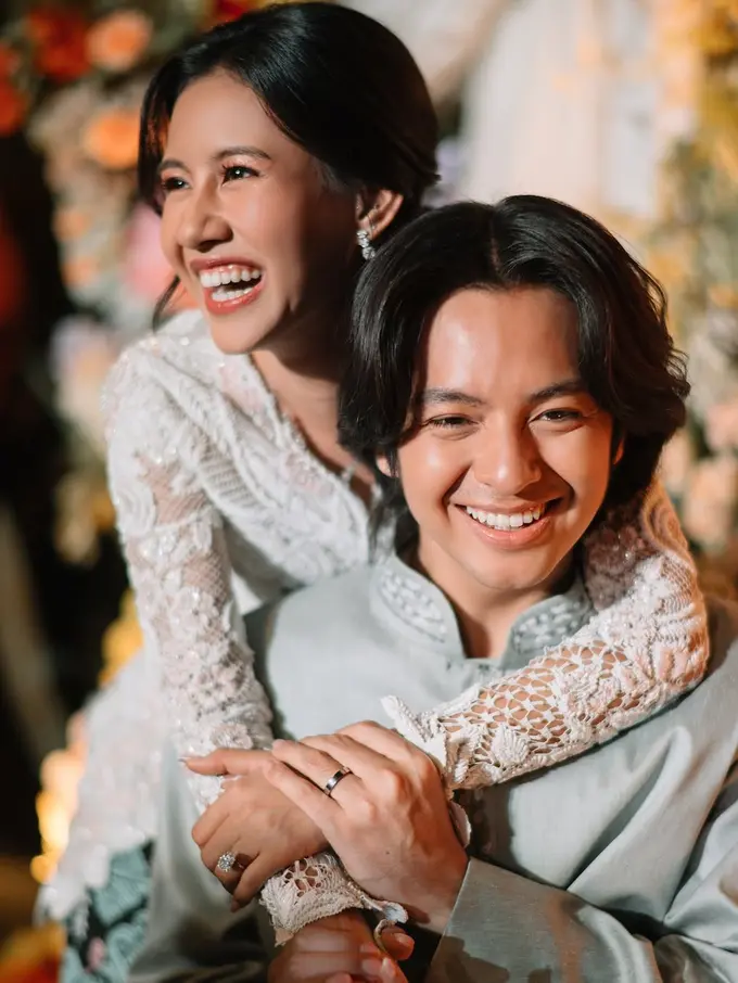 Baru Terungkap! Potret Serasi Angga Yunanda dan Shenina Cinnamon Lamaran dengan Busana Simple Bernuansa Hijau Mint