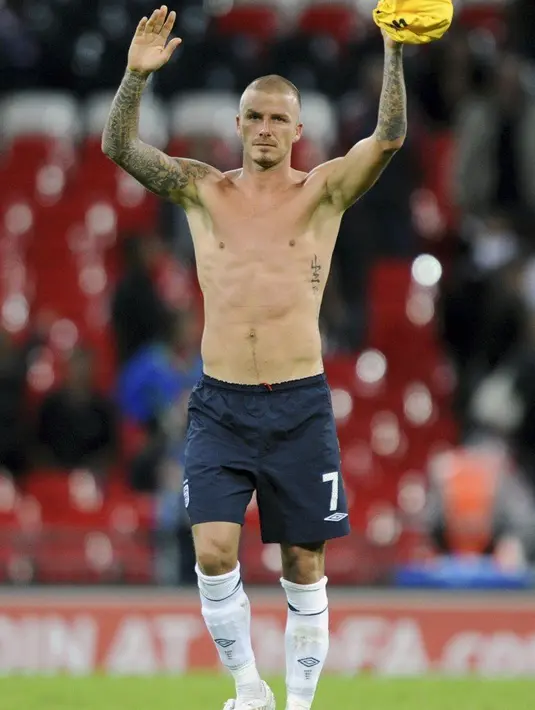Penampilan David Beckham di lapangan benar-benar bikin ga konsen  (via popsugar.com)
