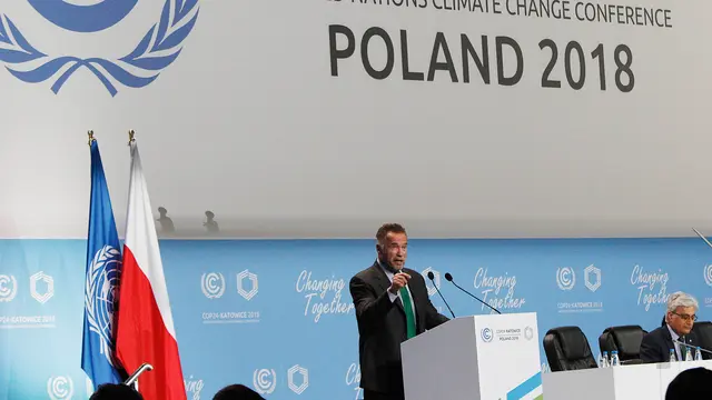Gaya Arnold Schwarzenegger Saat Jadi Pembicara di Konferensi PBB