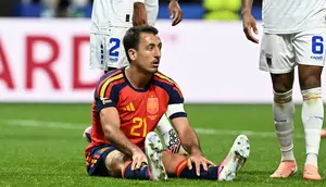 Pemain Timnas Spanyol, Mikel Oyarzabal tertunduk lesu saat timnya tidak bisa mencetak gol ke gawang Cape Verde di ajang Piala Dunia 2026. (Roberto SCHMIDT / AFP)