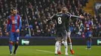 Dua bintang Chelsea, Oscar dan Diego Costa rayakan gol ke gawang Palace (Reuters/Liputan6.com)