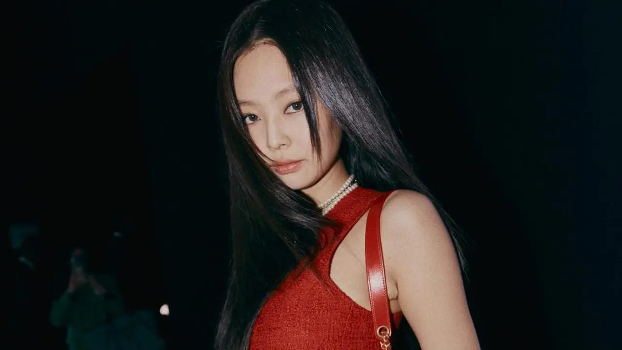 Jennie BLACKPINK untuk Chanel di Paris Fashion Week Spring Summer 2022