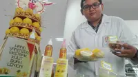 Kulit lemon yang biasanya digunakan untuk mencuci piring kini dimanfaatkan menjadi gel pembersih tangan instan. (Liputan6.com/Dhimas Prasaja)